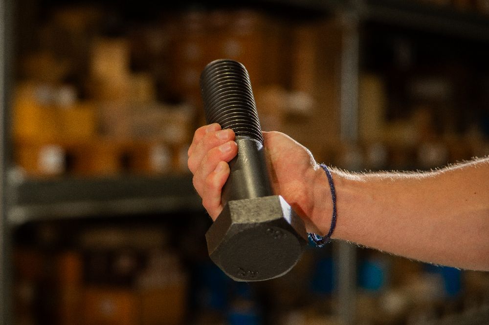 ANSI/ASME vs ISO/DIN: hva betyr forskjellen for vedlikehold, lager og nedetidsrisiko?